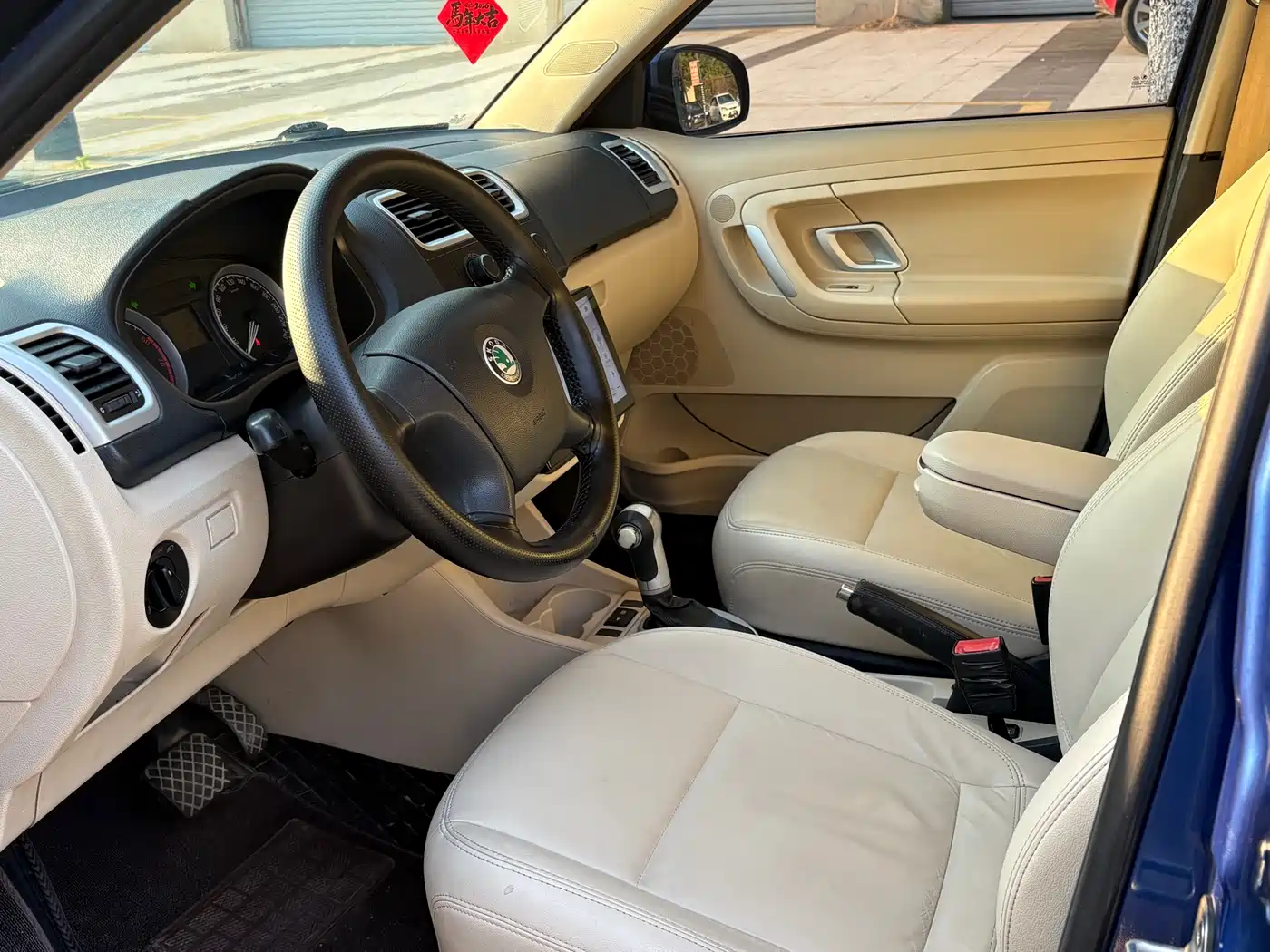 Škoda Fabia 2011 1.6L Automatic Crystal Edition фото 4