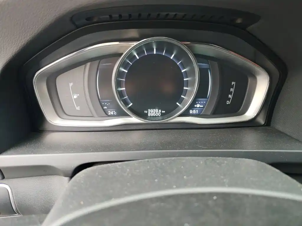 صورة 13 - Volvo S60