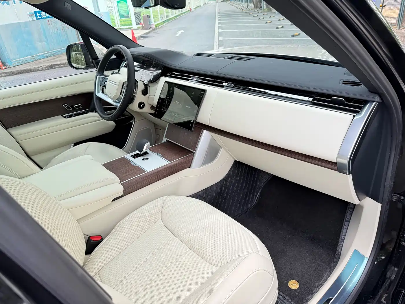 Land Rover Range Rover 2025 2025 3.0 L6 400PS Flourishing Era Extended Wheelbase 7-Seater