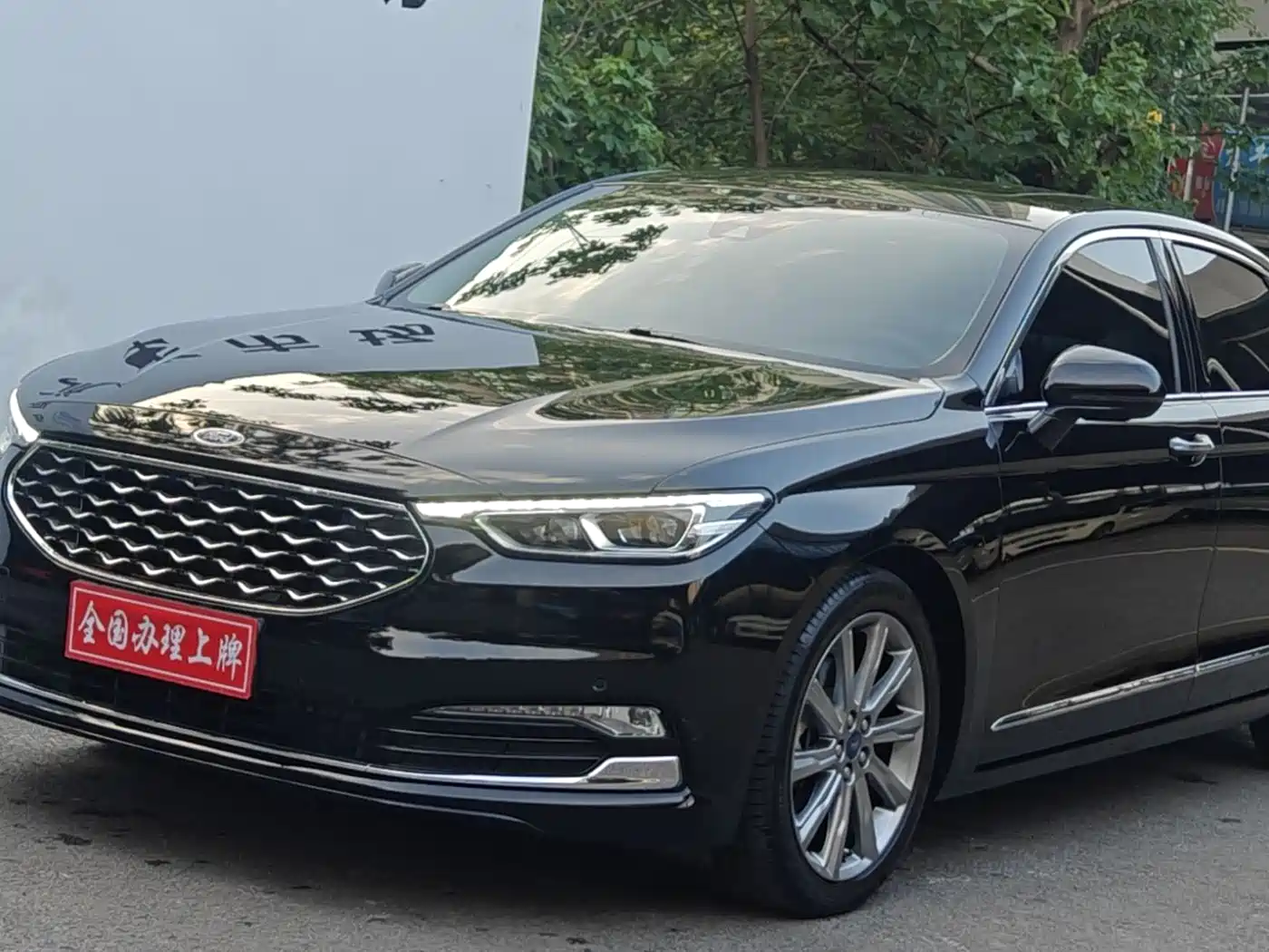 FORD TAURUS