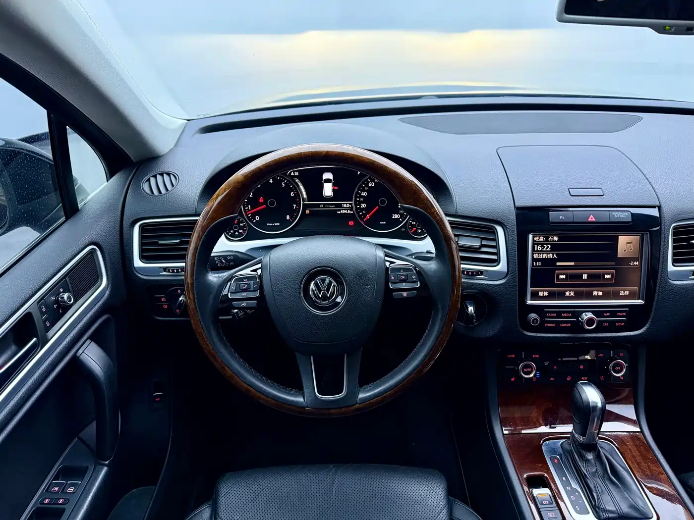 Volkswagen Touareg 2011 3.0TSI Premium фото 12