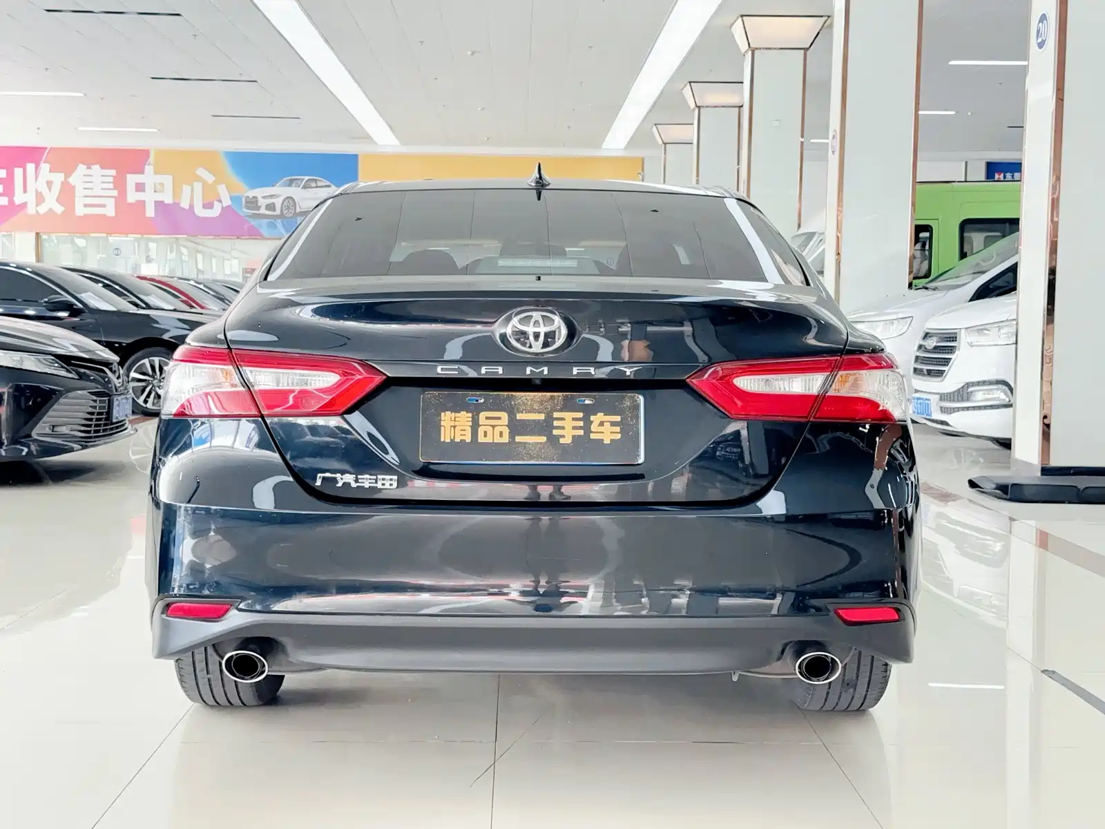 Фото 6 - Toyota Camry