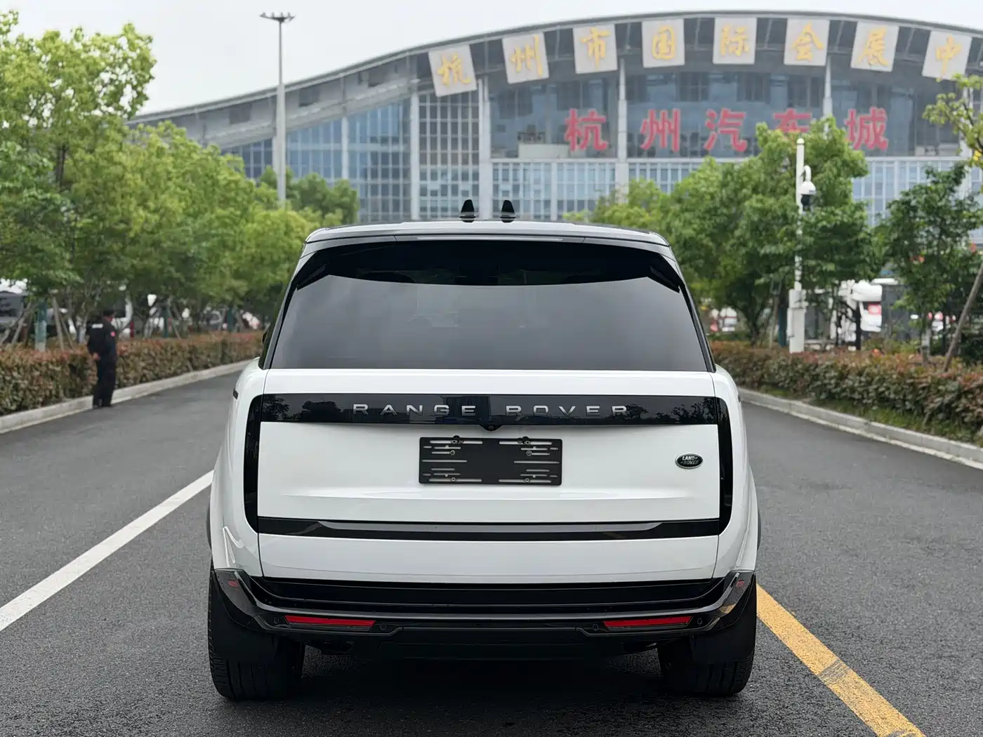 Land Rover Range Rover 2023 3.0 L6 360PS Golden Age Edition фото 14
