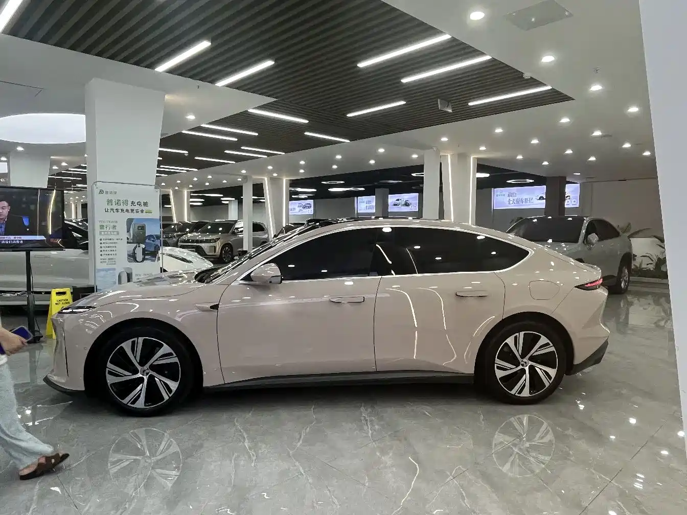 Фото 4 - NIO ET5