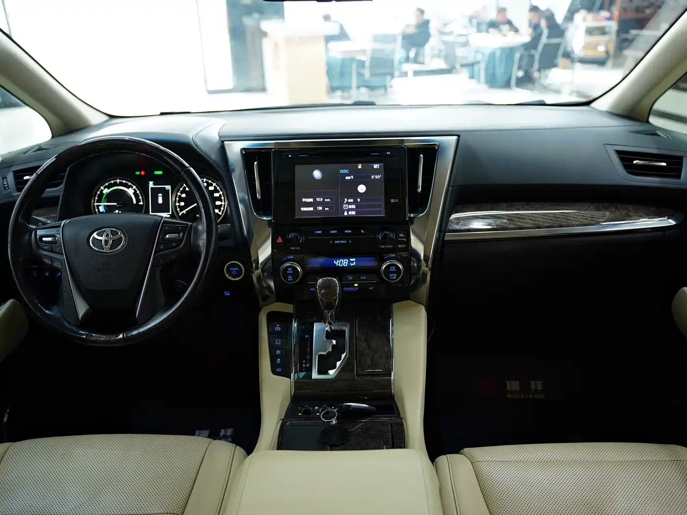 Toyota Vellfire 2019 Hybrid 2.5L HV Premium Edition фото 7
