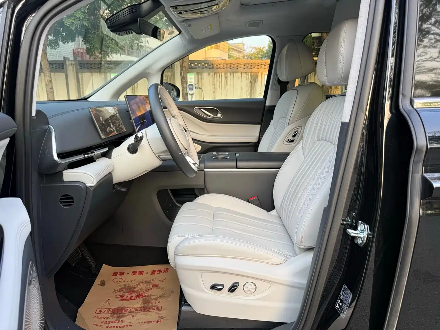 Voyah Auto Voyah Dreamer 2025 PHEV AWD Flagship Kunpeng Edition фото 7
