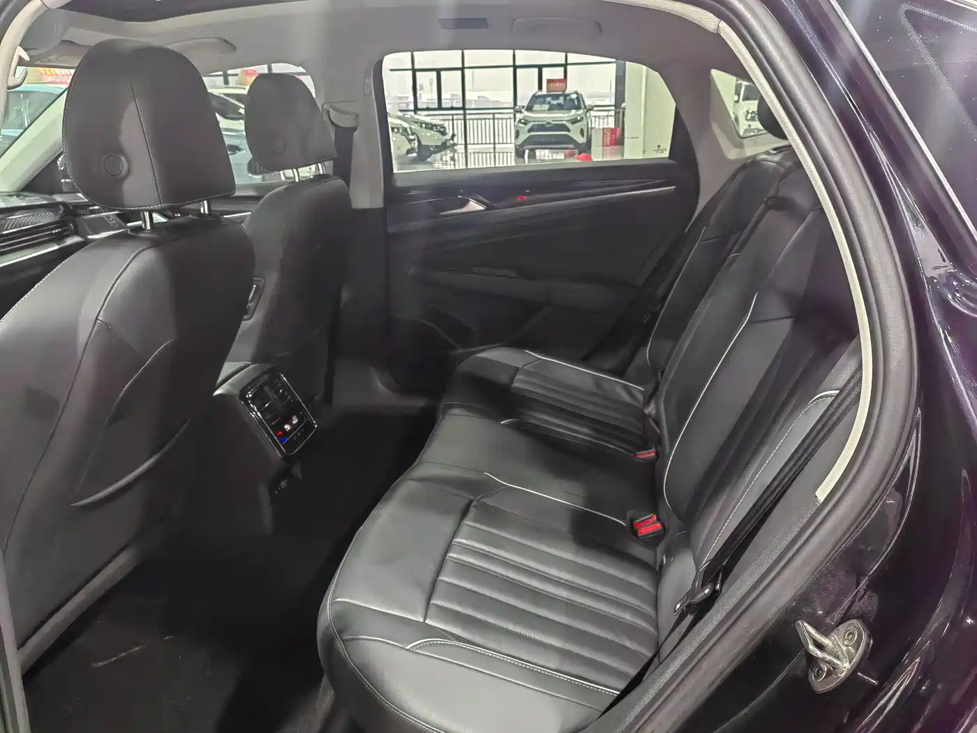Volkswagen Passat 2023 330TSI Starlight Elite Edition фото 8