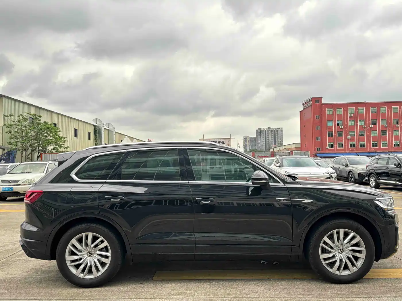 VOLKSWAGEN TOUAREG