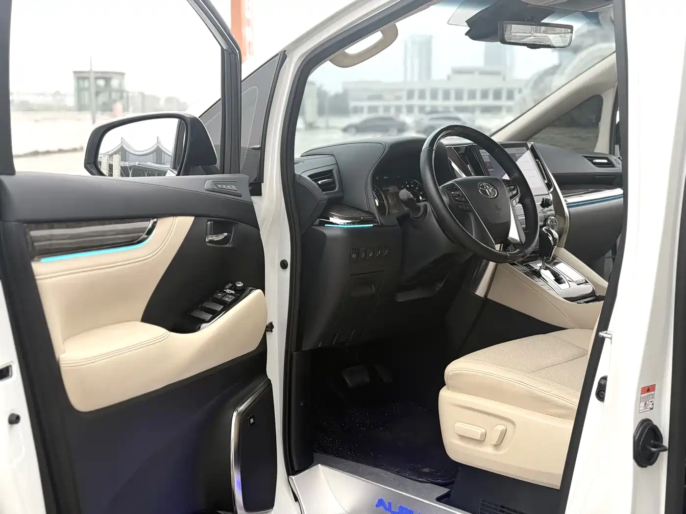 Toyota Alphard 2021 Hybrid 2.5L Premium фото 4