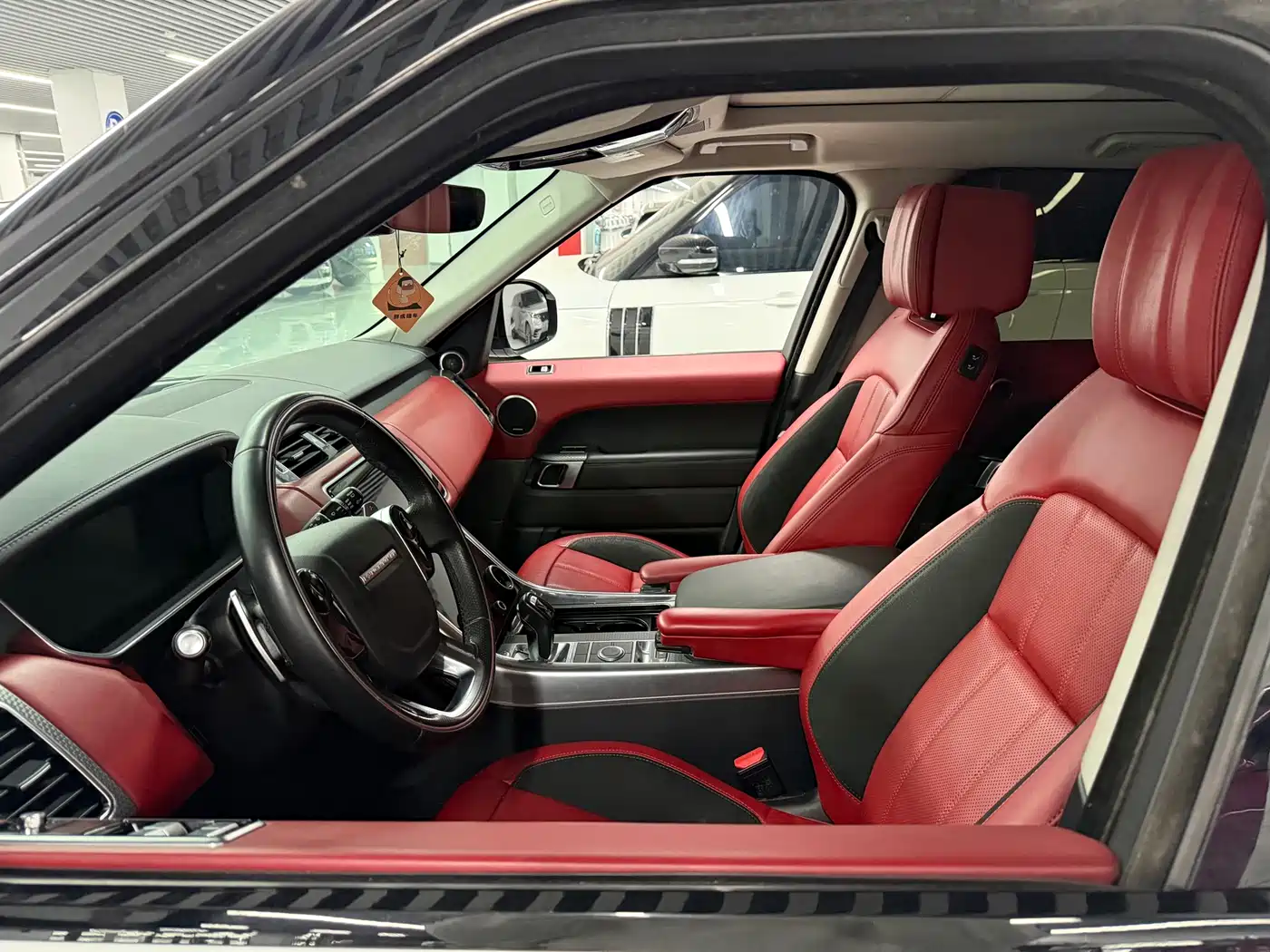 Land Rover Range Rover Sport 2014 3.0 SC V6 HSE фото 3