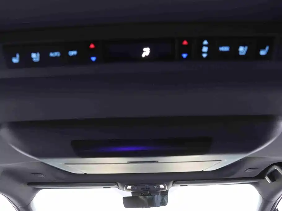 Toyota Sienna 2021 2.5L Hybrid Platinum Edition фото 23