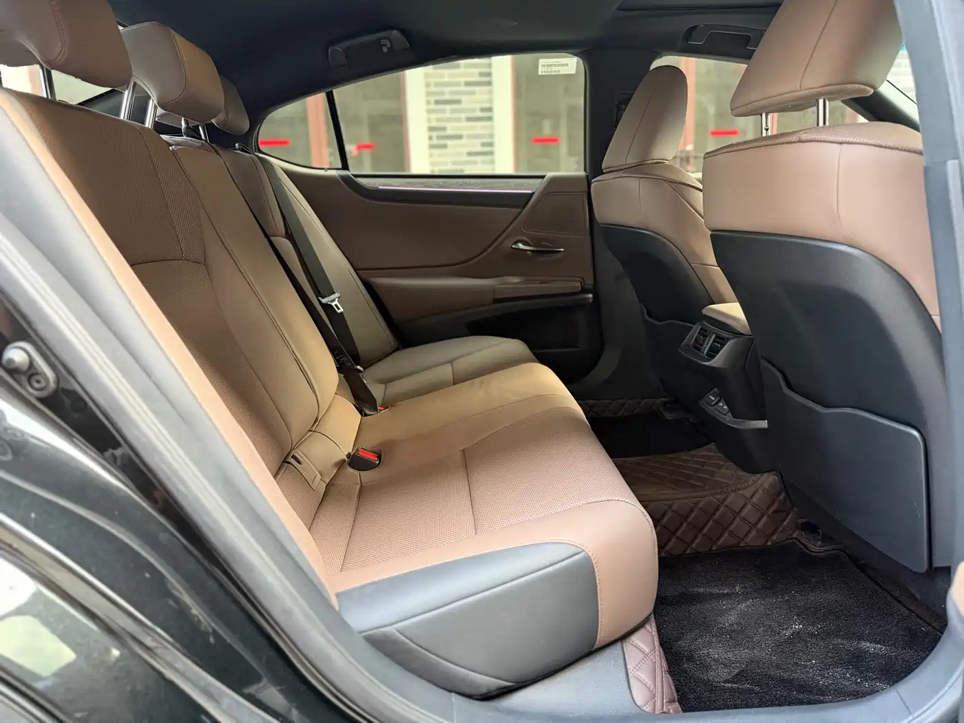 Lexus ES 2025 200 Ultimate Edition фото 9