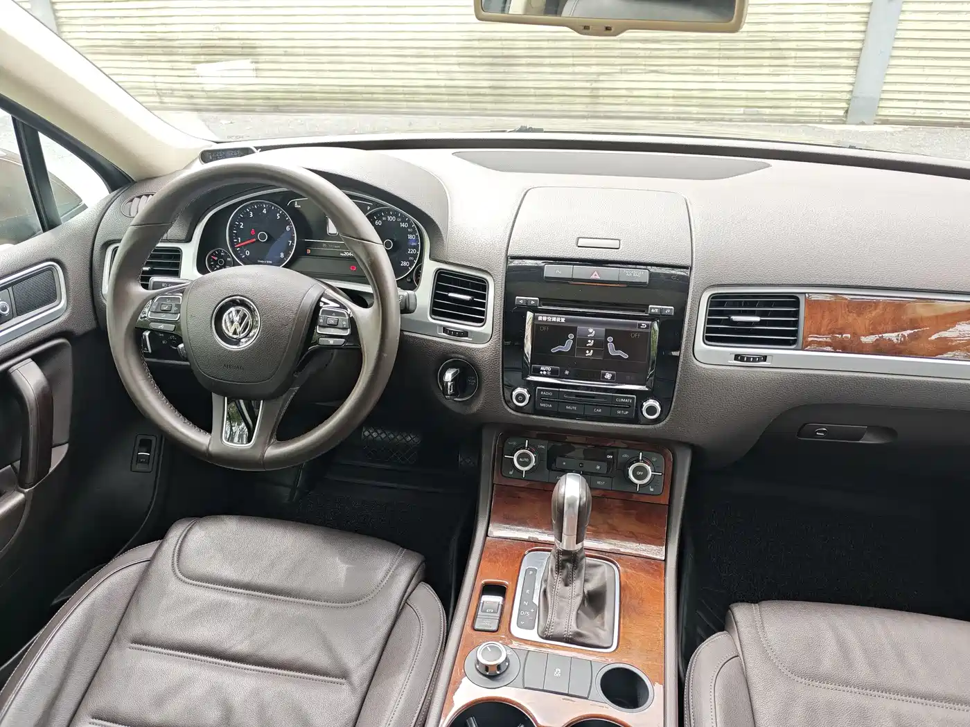 Volkswagen Touareg 2015 3.0TSI Standard Edition фото 9
