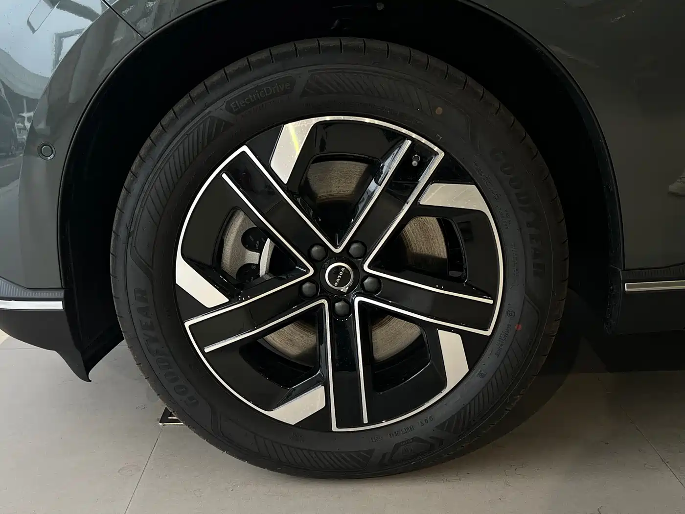 VOLVO XC70 PLUG-IN HYBRID