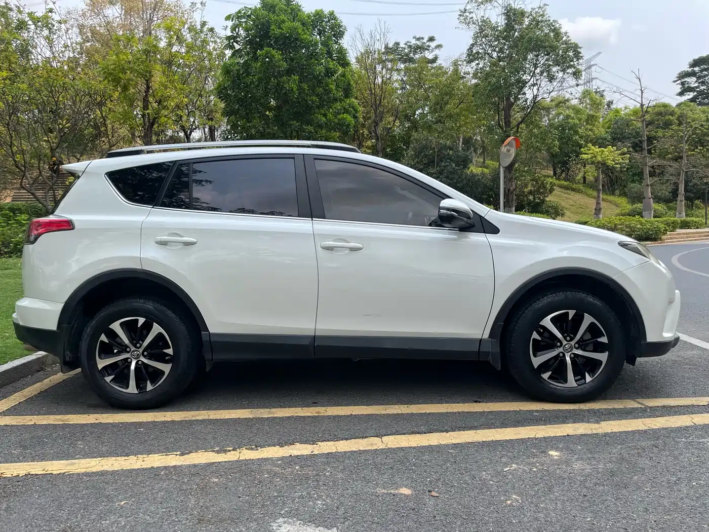 Toyota RAV4 Rongfang 2016 2.0L CVT 2WD Urban (China V) фото 4