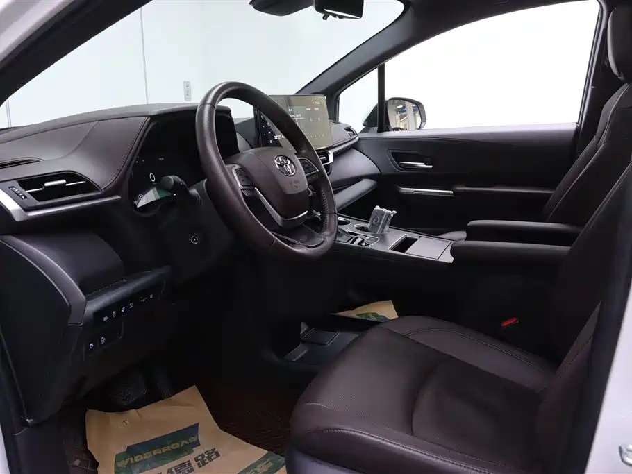 Toyota Sienna 2021 2.5L Hybrid Platinum Edition фото 13