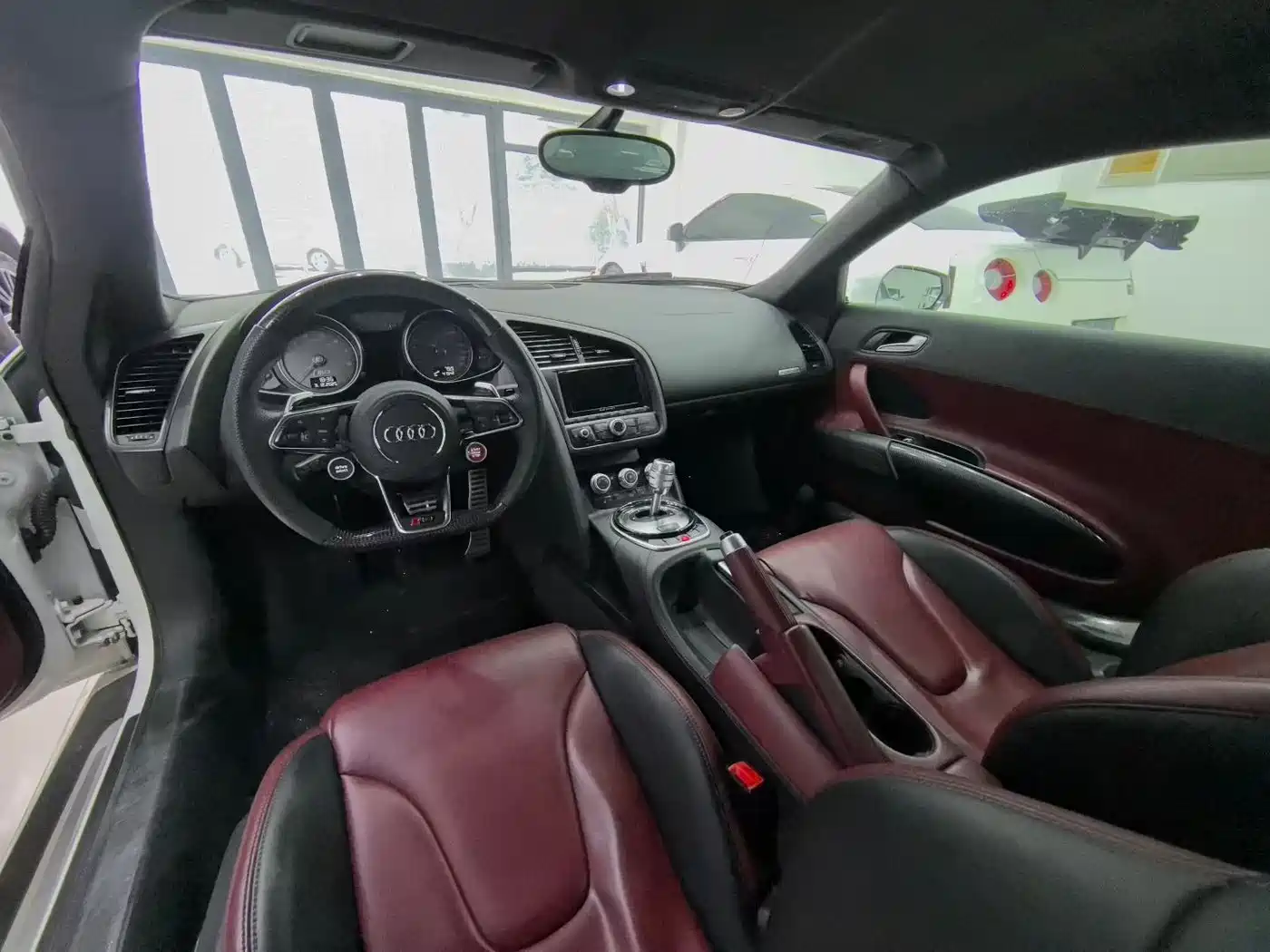 Audi R8 2014 4.2 FSI quattro фото 5