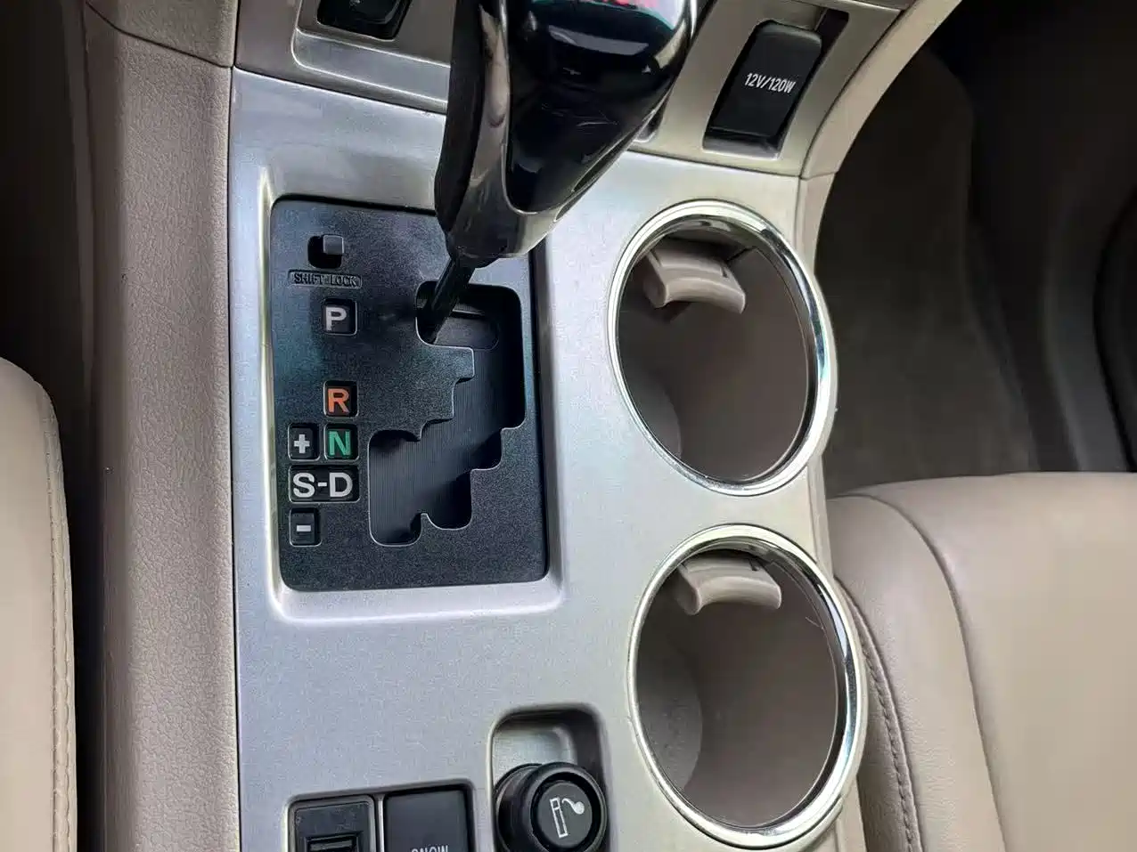 Toyota Highlander 2012 2.7L 2WD 7-Seater Luxury Edition фото 16