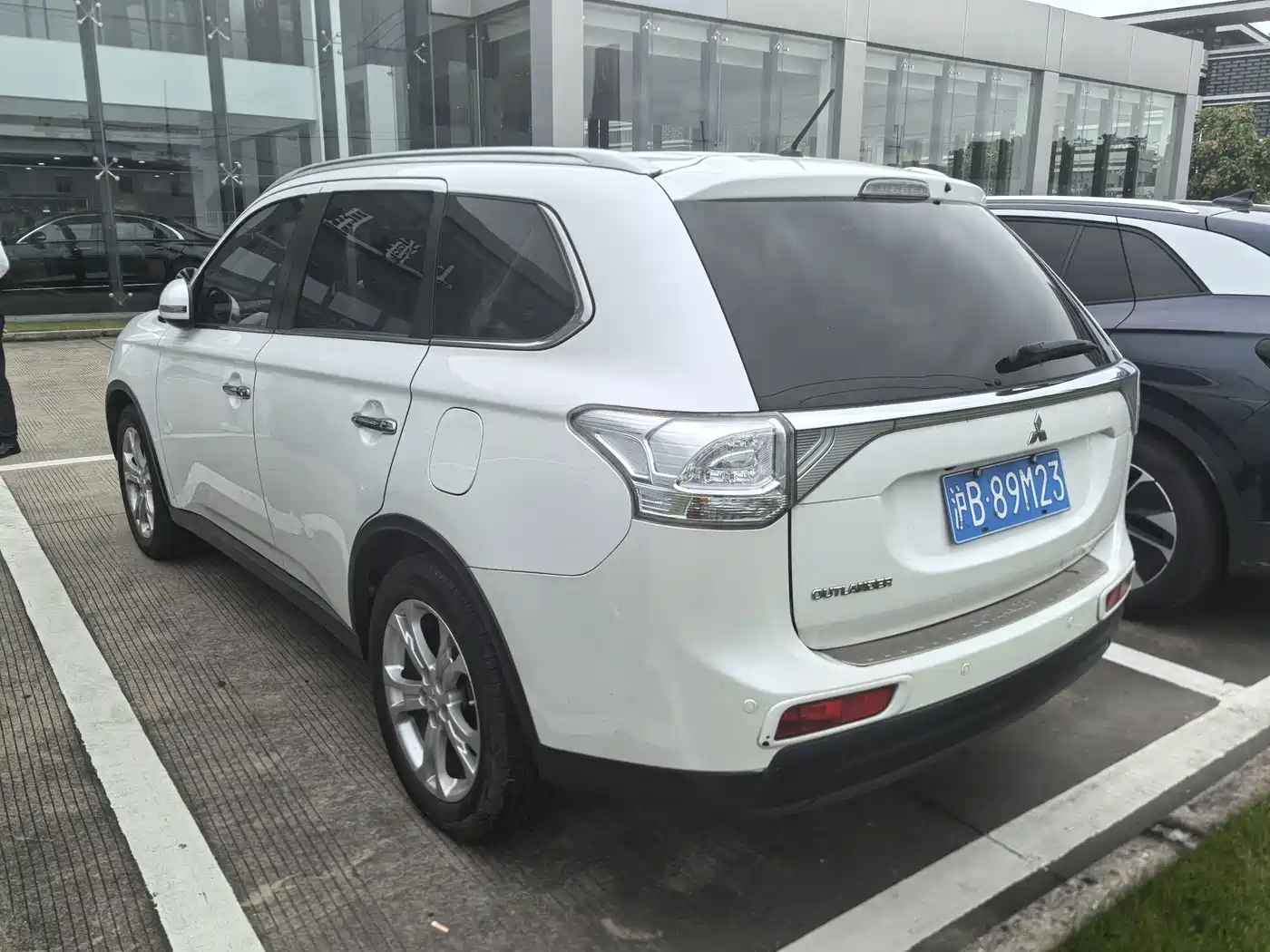 Mitsubishi Outlander (Import) 2015 2014 2.4L 4WD Luxury Value Edition 5-seater