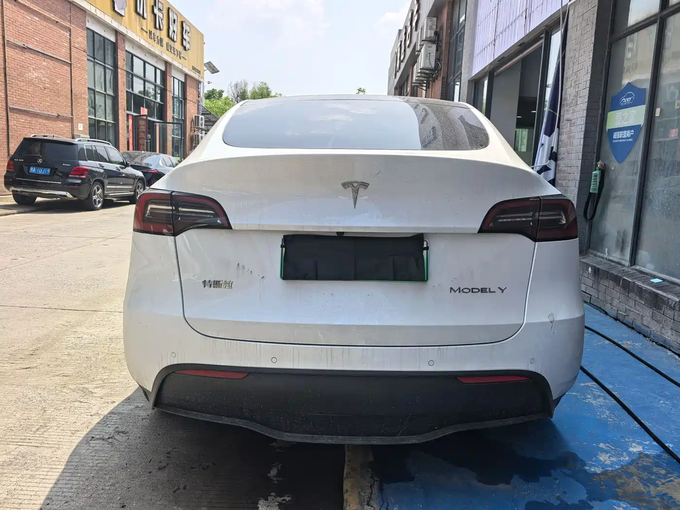 TESLA MODEL Y