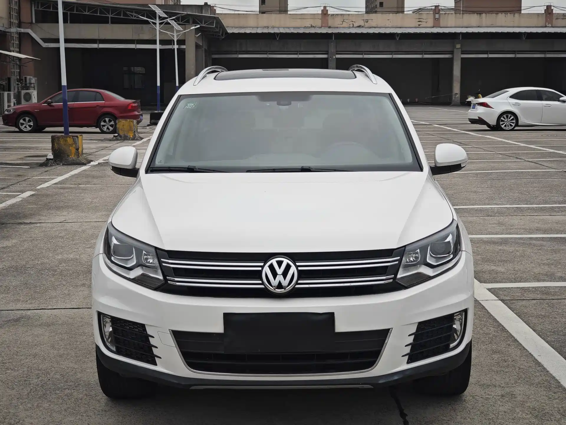 Photo 2 - Volkswagen Tiguan