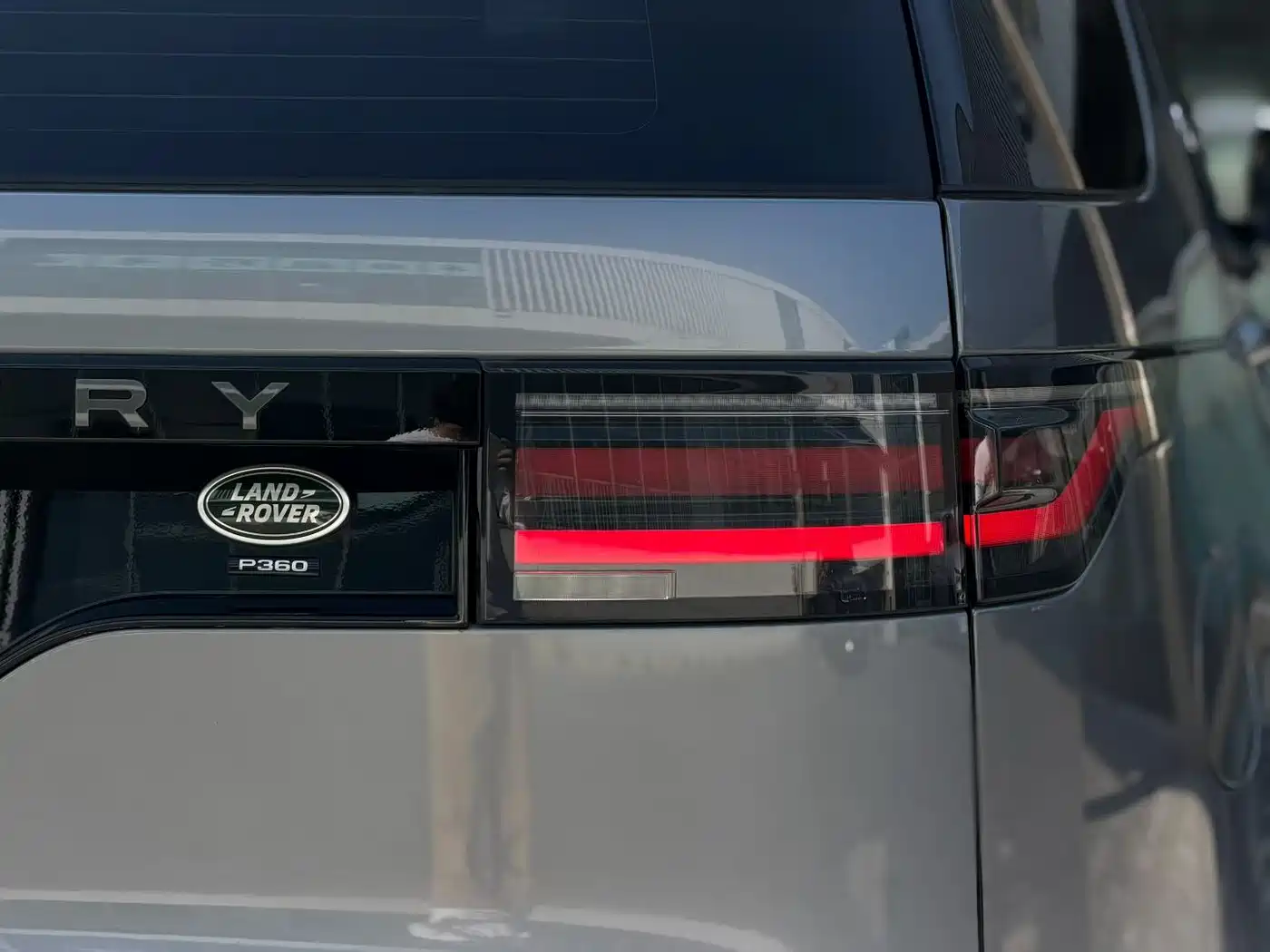 Land Rover Discovery 2021 360PS R-Dynamic S фото 3