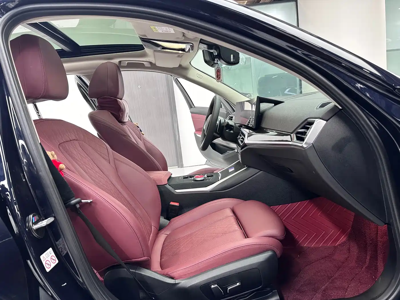 BMW 3 Series 2024 325Li M Sport Package фото 14