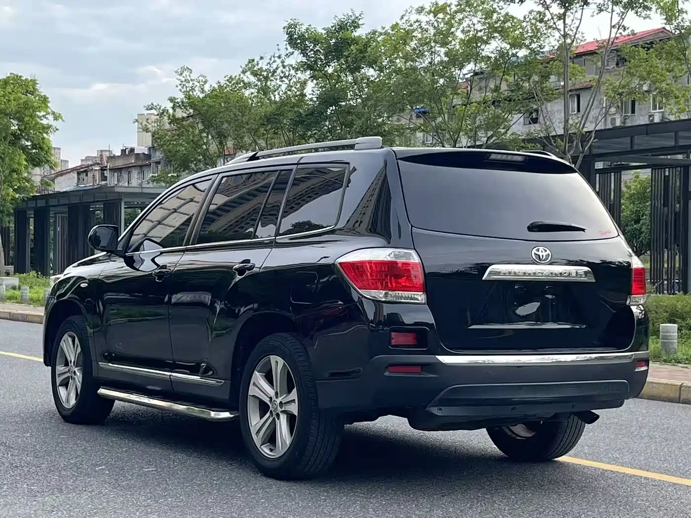 Toyota Highlander 2012 2.7L 2WD 7-Seater Luxury Edition фото 4