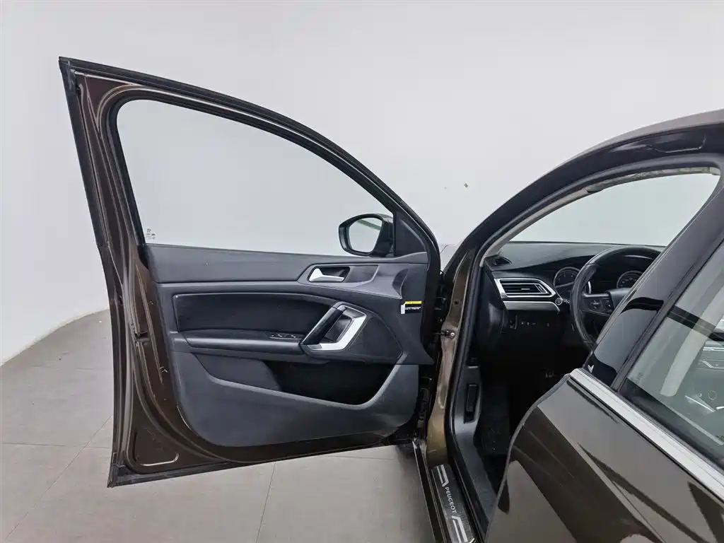 Peugeot 408 2014 1.8L Automatic Luxury Edition фото 8