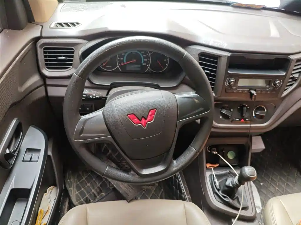 Wuling Motors Wuling Hongguang V 2023 2022 1.5L Dynamic Luxury Edition Hydraulic Power Steering LAR