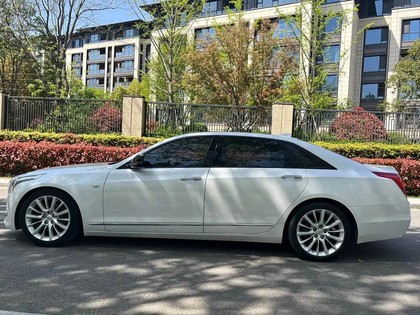 Cadillac CT6 2016 28T Leading фото 6