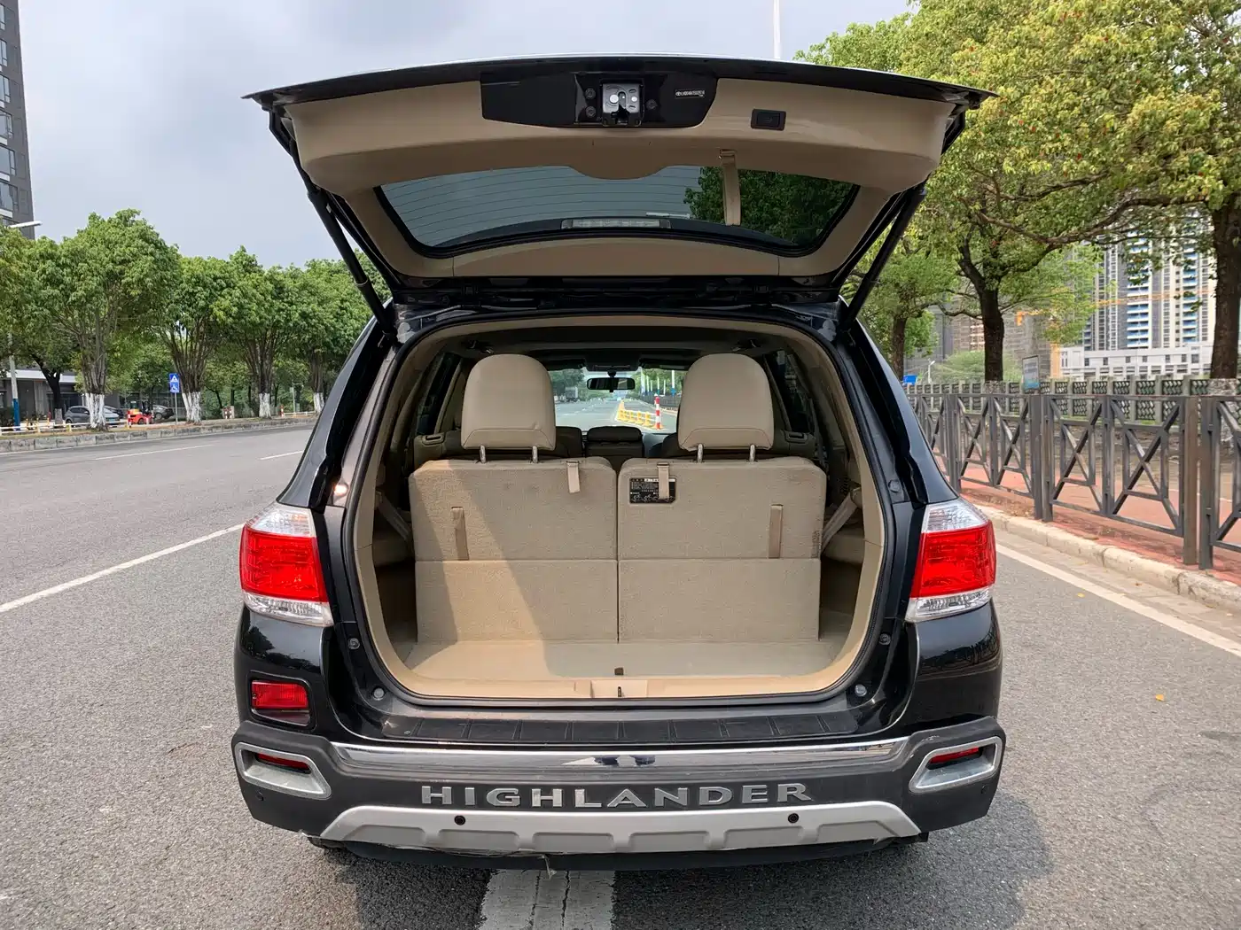 Toyota Highlander 2012 2.7L 2WD 7-Seater Luxury Edition фото 7