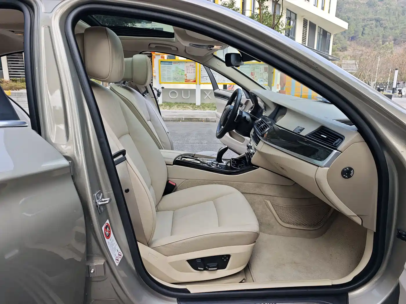 BMW 5 Series 2011 535Li Leading фото 16
