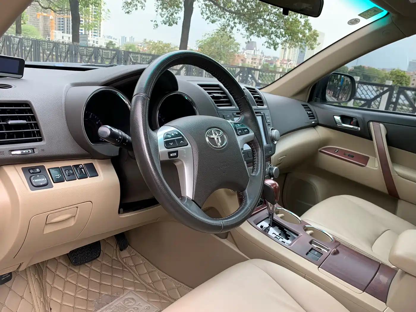 Toyota Highlander 2012 2.7L 2WD 7-Seater Luxury Edition фото 18