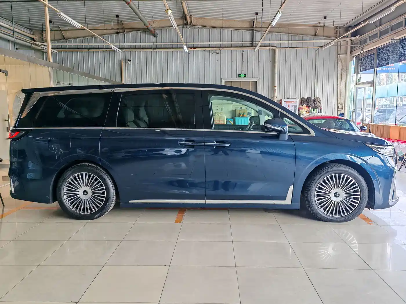 Voyah Auto Voyah Dreamer 2025 PHEV AWD Flagship Kunpeng Edition фото 6