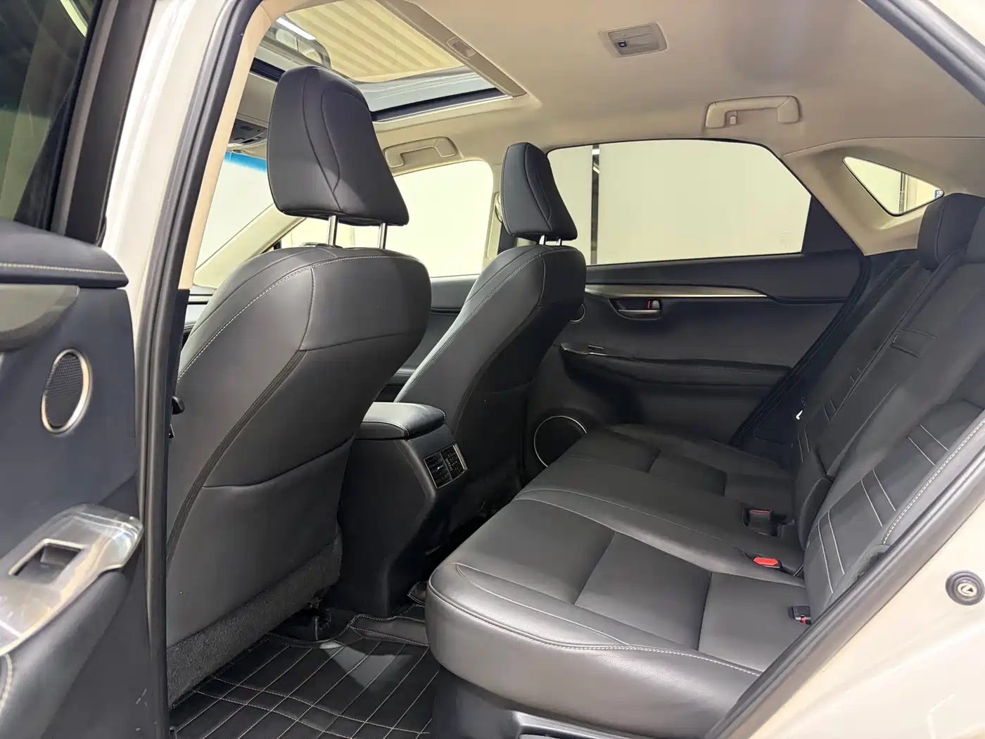 Lexus NX 2015 200t AWD F Sport фото 5