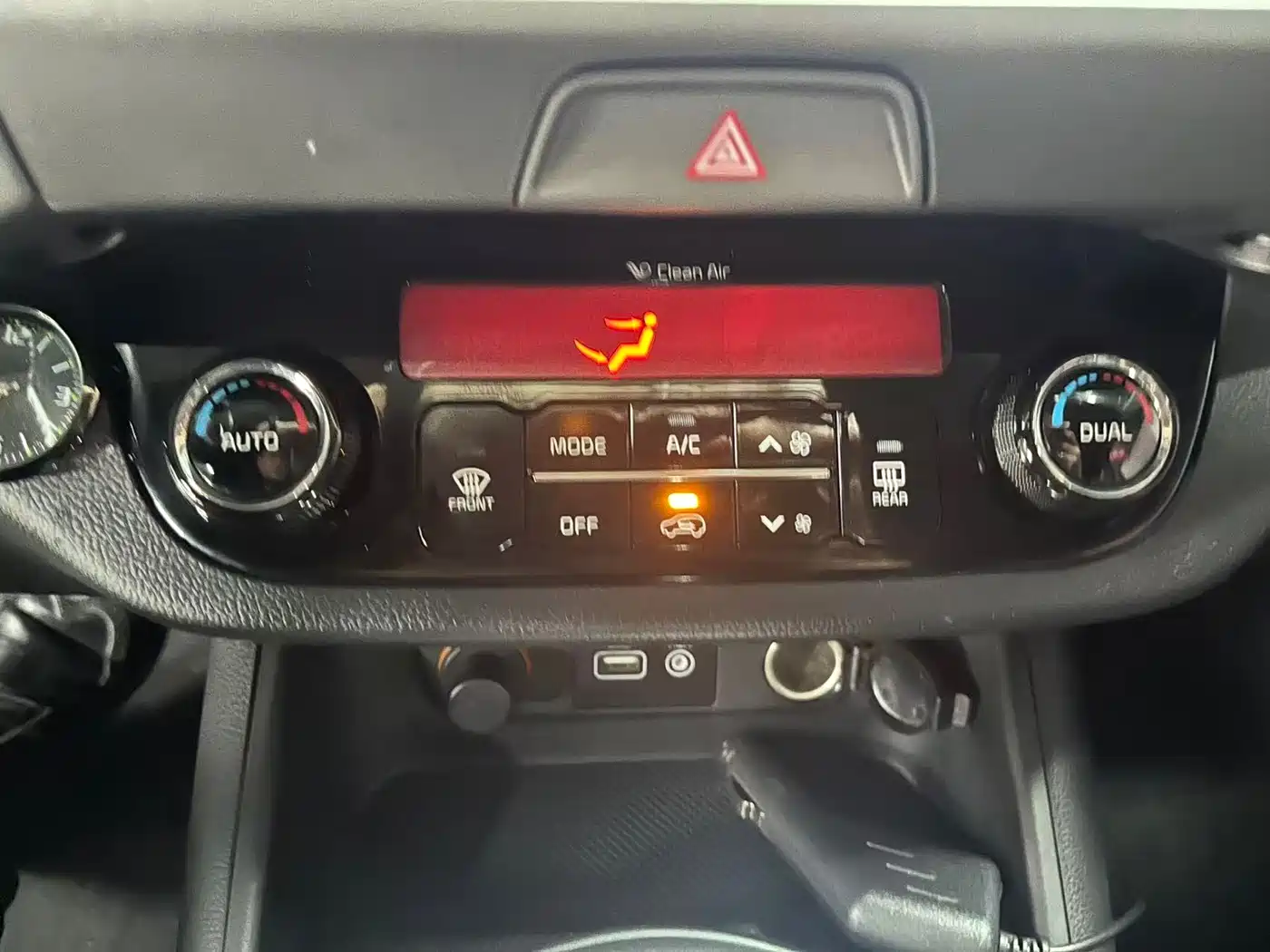 Kia Sportage 2016 2.0L Automatic 2WD DLX фото 17