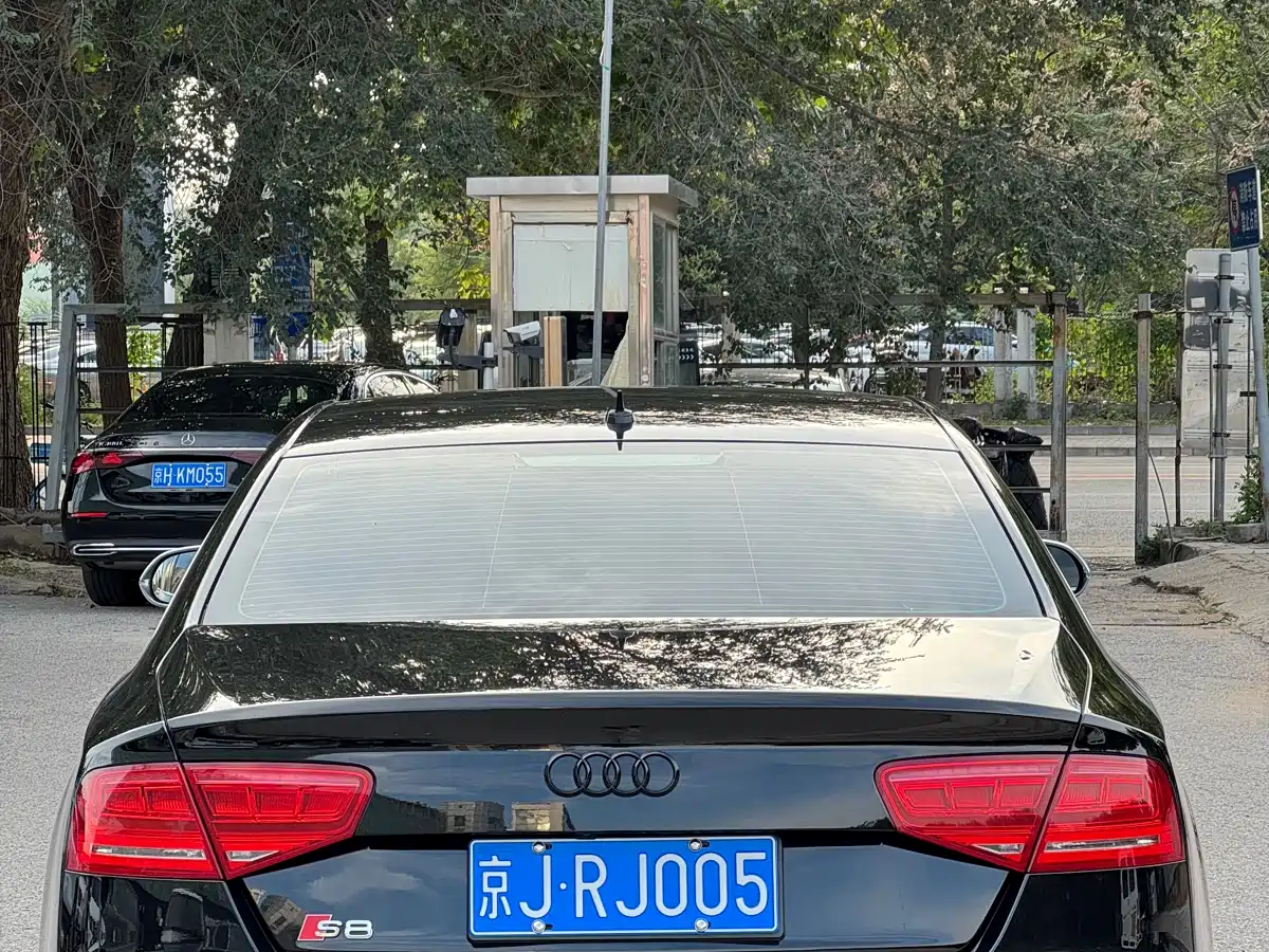 Audi S8 2013 S8 4.0TFSI quattro фото 15