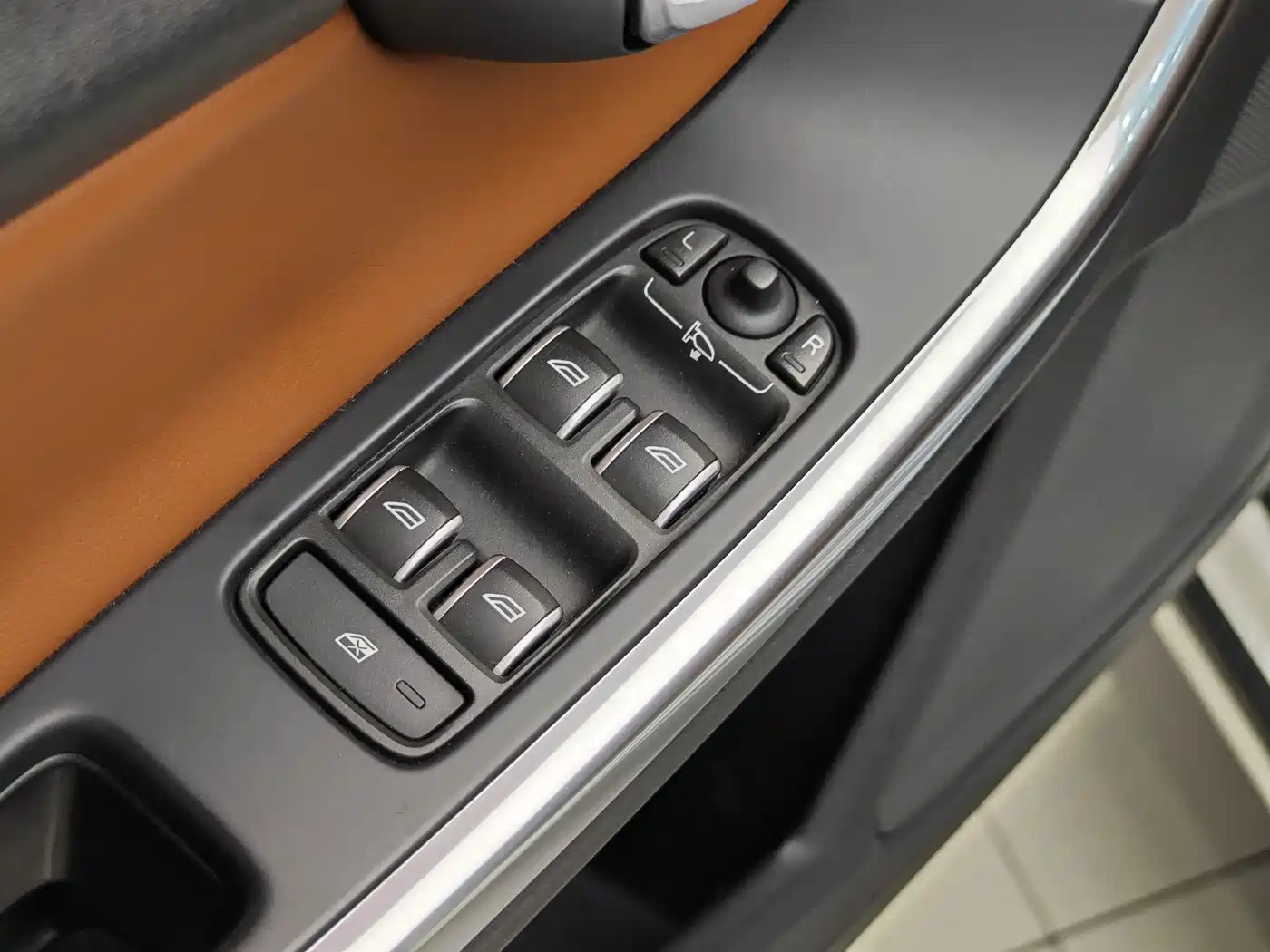 Фото 9 - Volvo S60