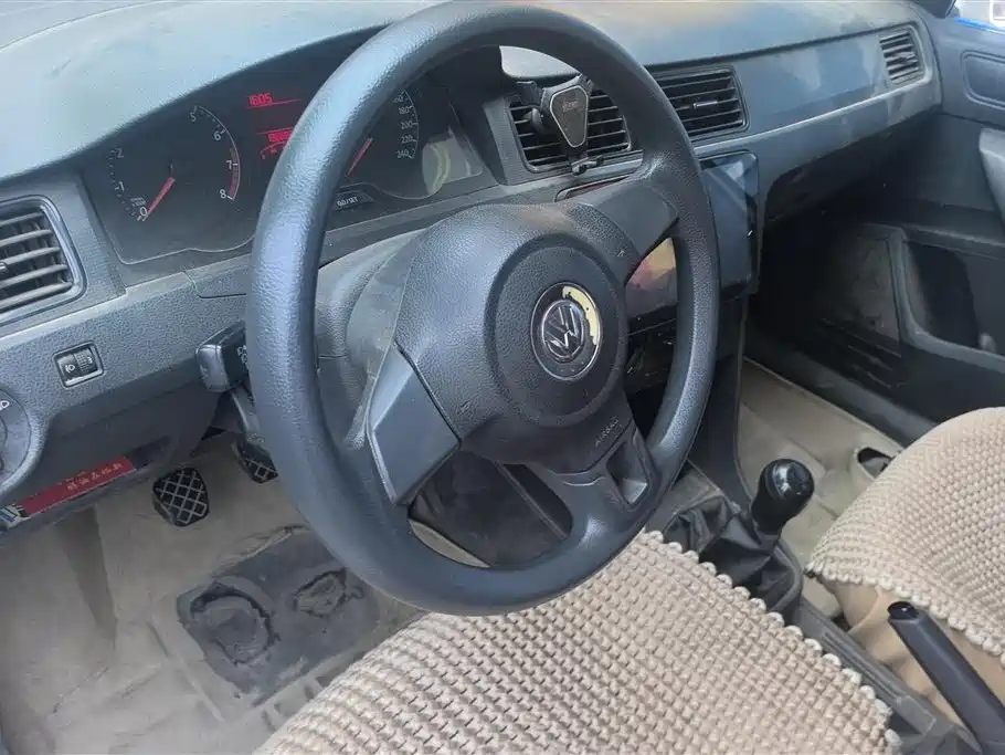 Volkswagen Santana 2015 1.6L Manual Trend Edition фото 12