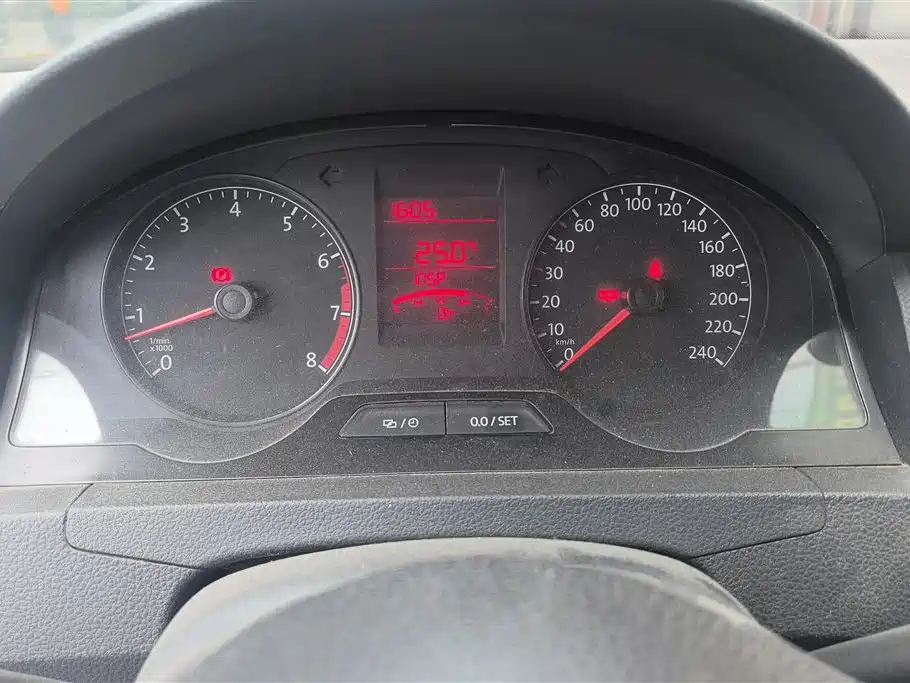 Volkswagen Santana 2015 1.6L Manual Trend Edition фото 14