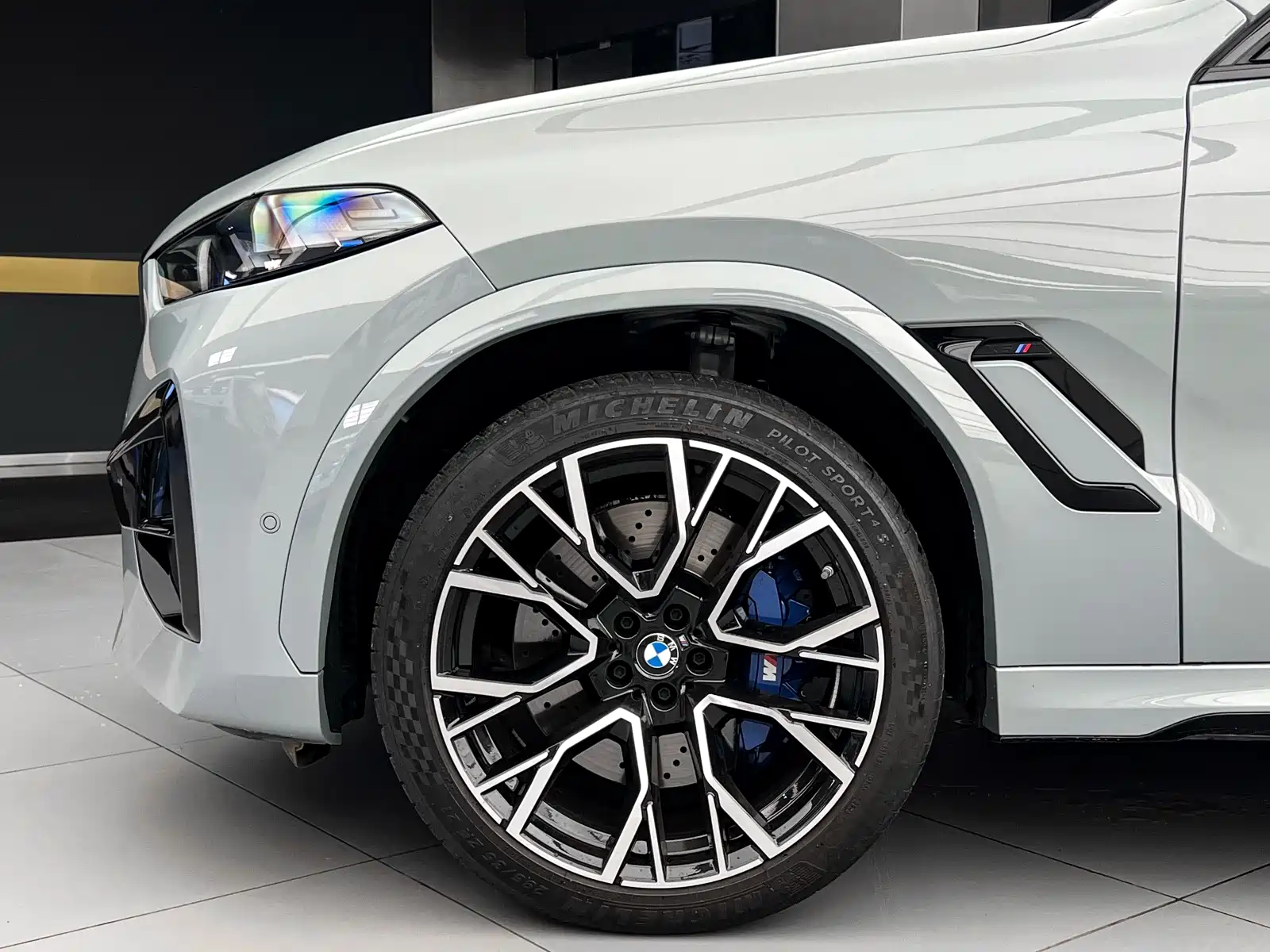 Фото 17 - BMW X6 M