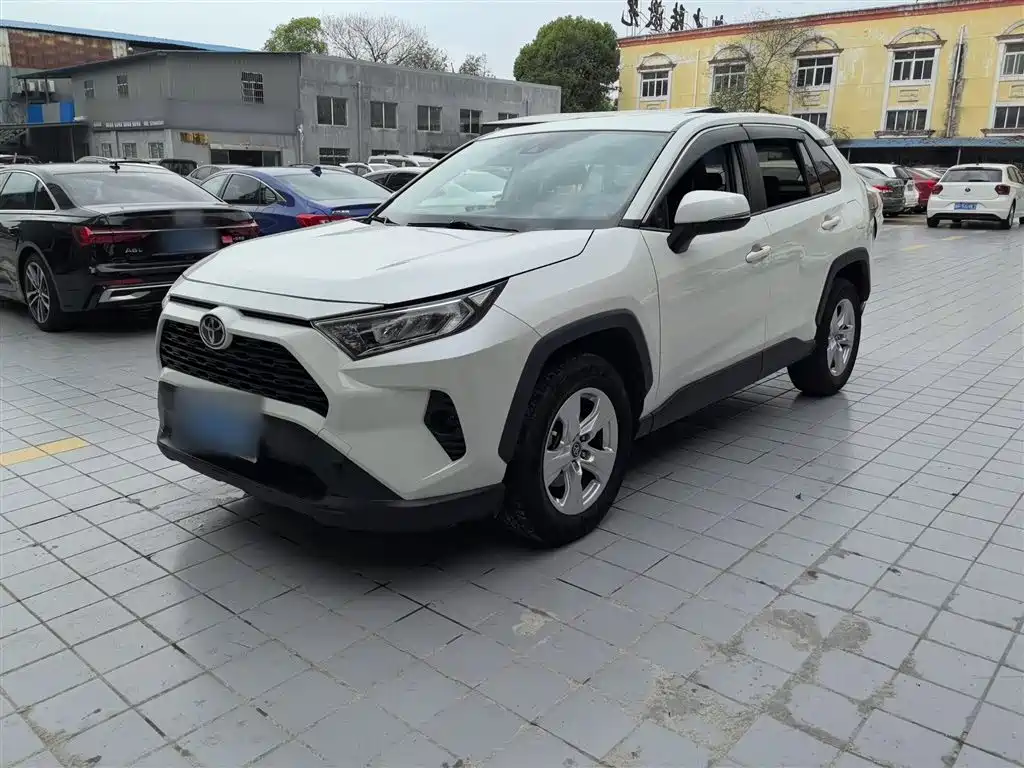 Toyota RAV4 Rongfang 2020 2.0L CVT 2WD Urban Edition фото 2