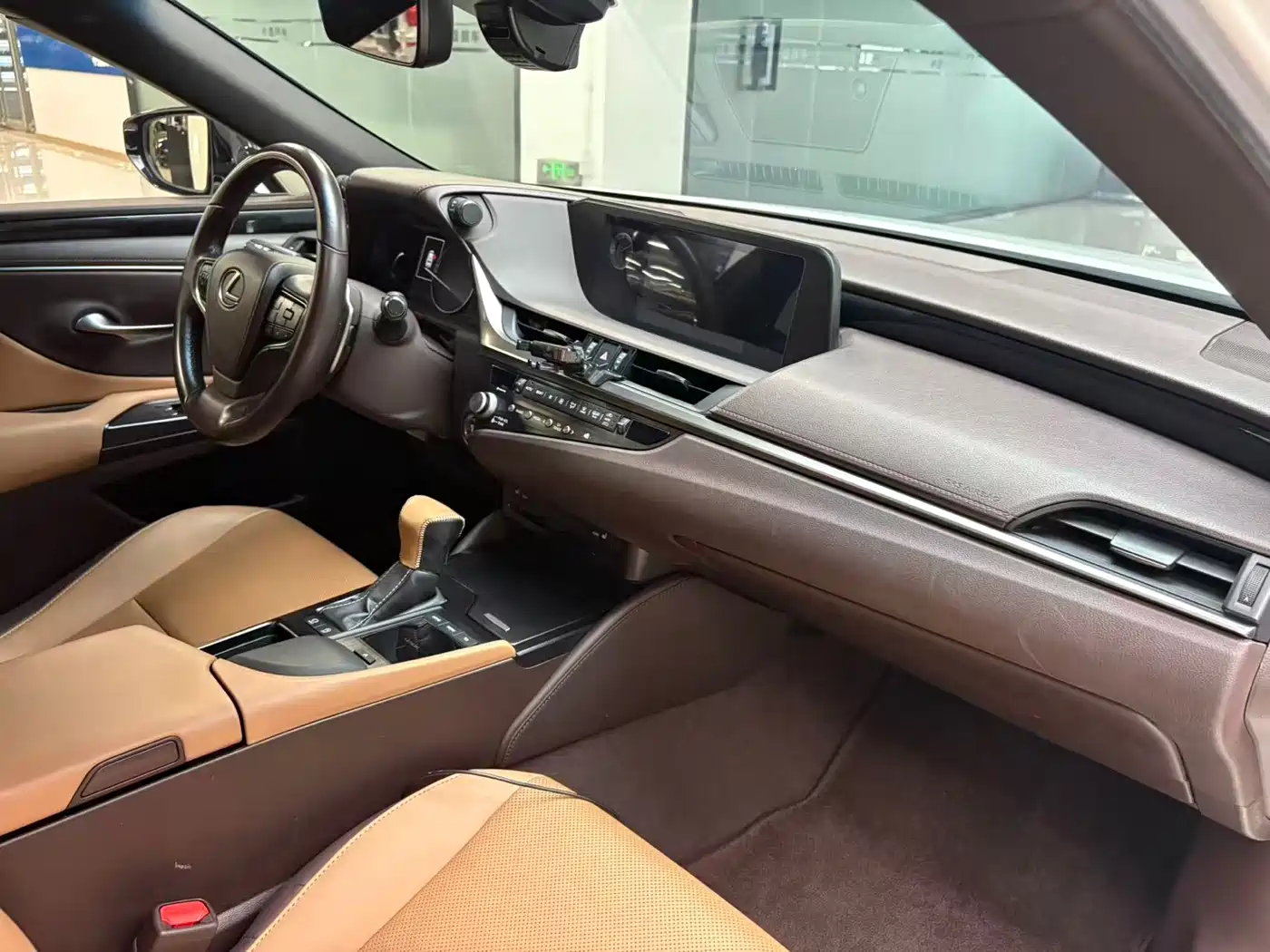 Lexus ES 2020 200 Excellence фото 33
