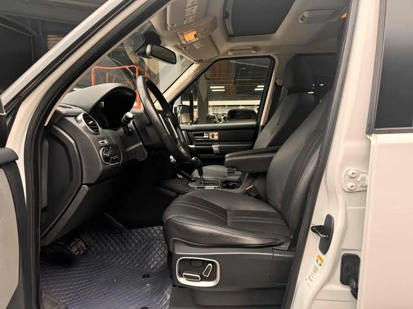 Land Rover Discovery 2013 5.0 V8 SE фото 6
