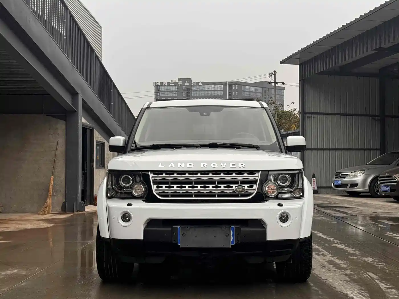 Land Rover Discovery 2013 5.0 V8 SE фото 2