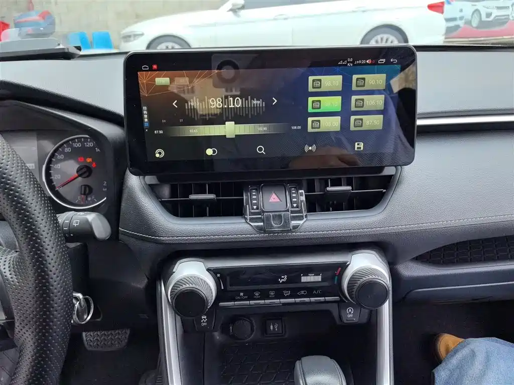 Toyota RAV4 Rongfang 2020 2.0L CVT 2WD Urban Edition фото 9