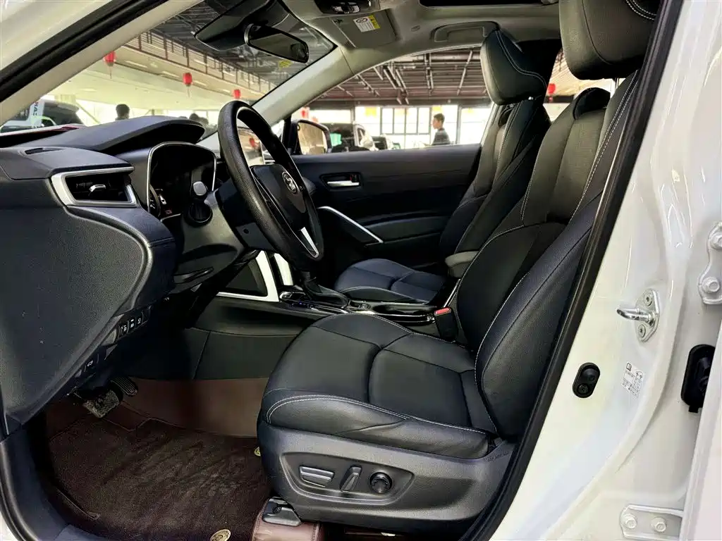 Toyota Frontlander 2022 2.0L CVT Luxury PLUS Edition фото 23