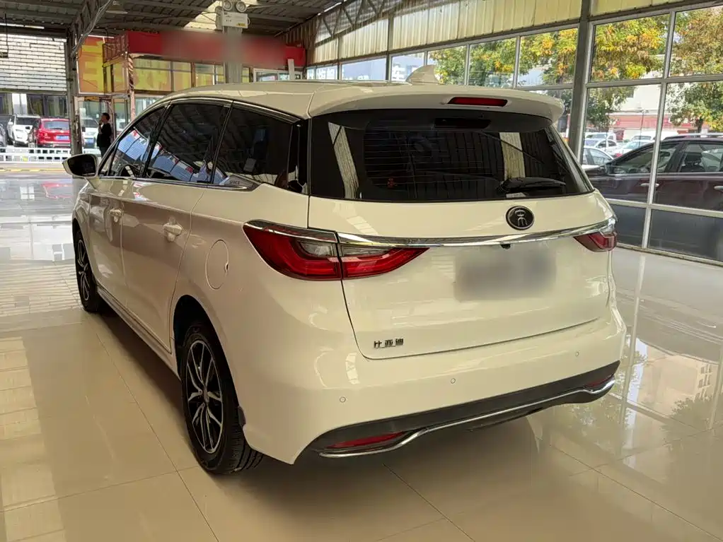 Photo 8 - BYD Song MAX