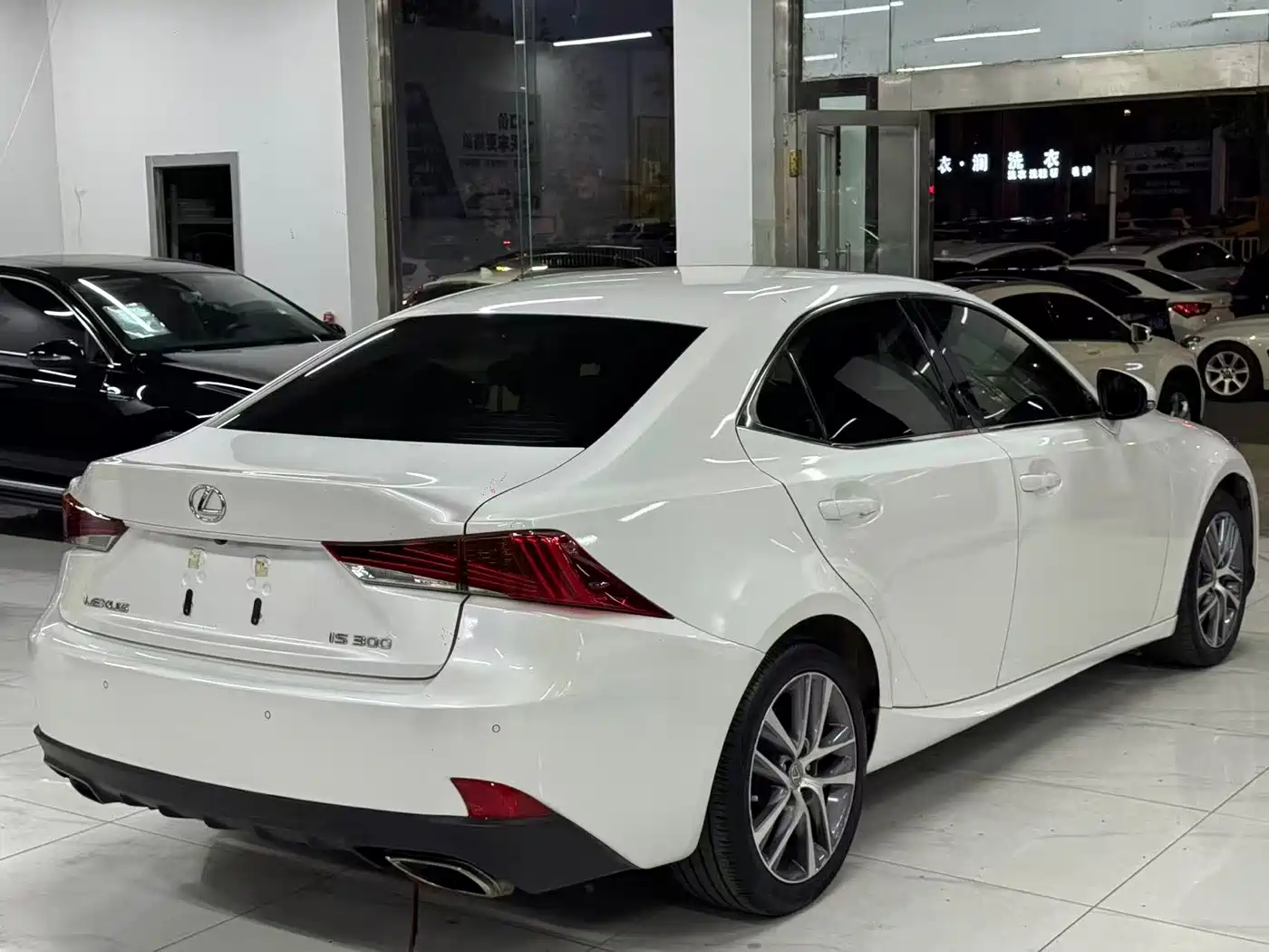 Lexus IS 2017 2017 300 Leading Edition